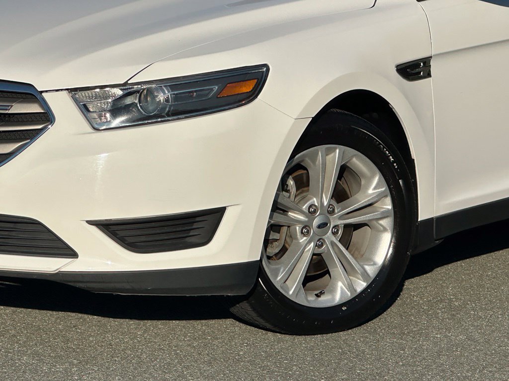 Used 2018 Ford Taurus SE FWD image 33