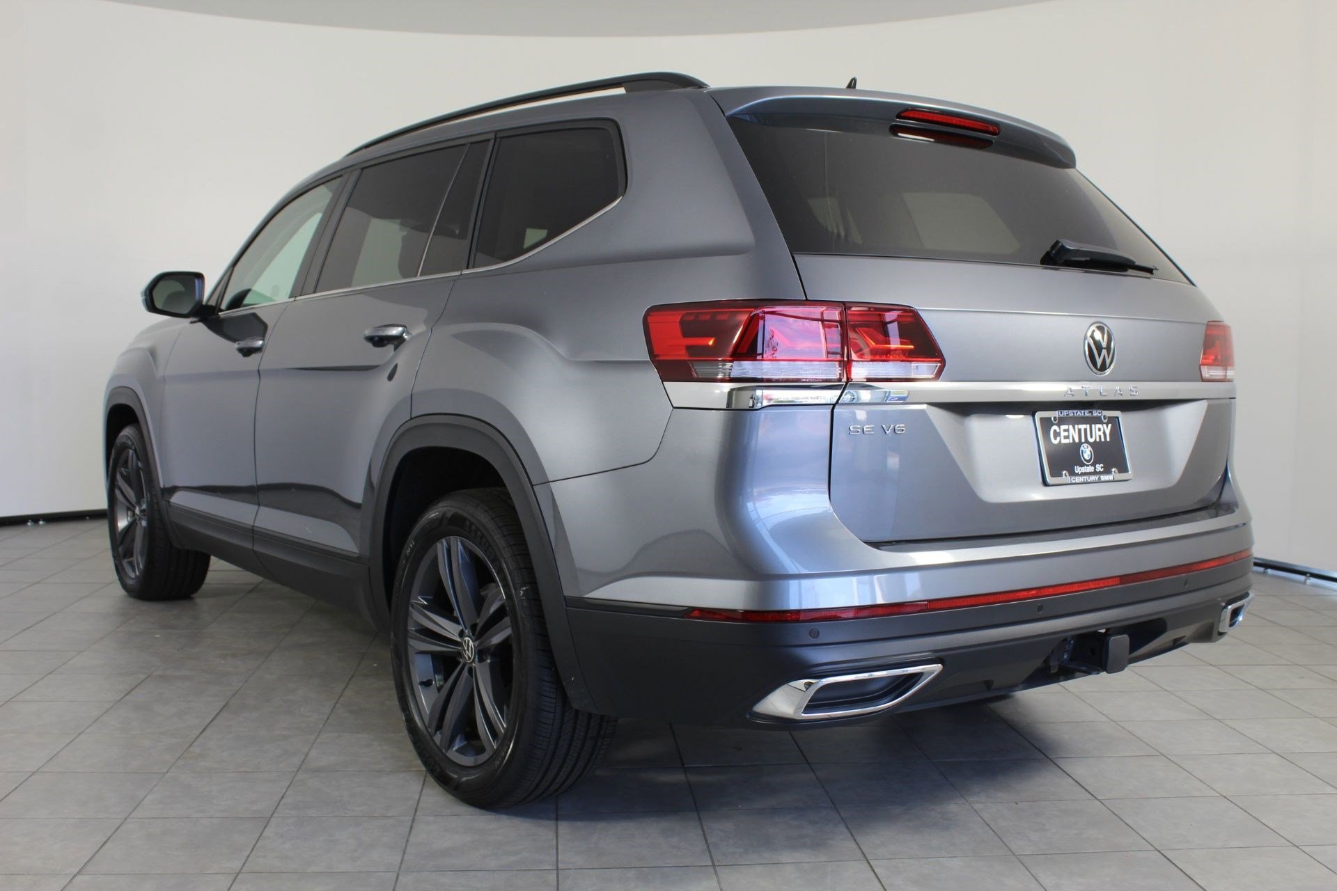 Used 2023 Volkswagen Atlas SE w/ Panoramic Sunroof Package image 3
