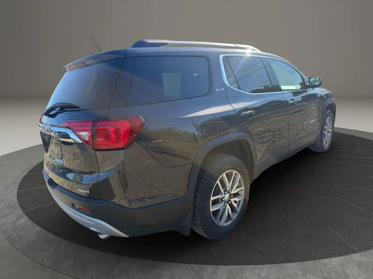 Used 2017 GMC Acadia SLE AWD/4WD image 5