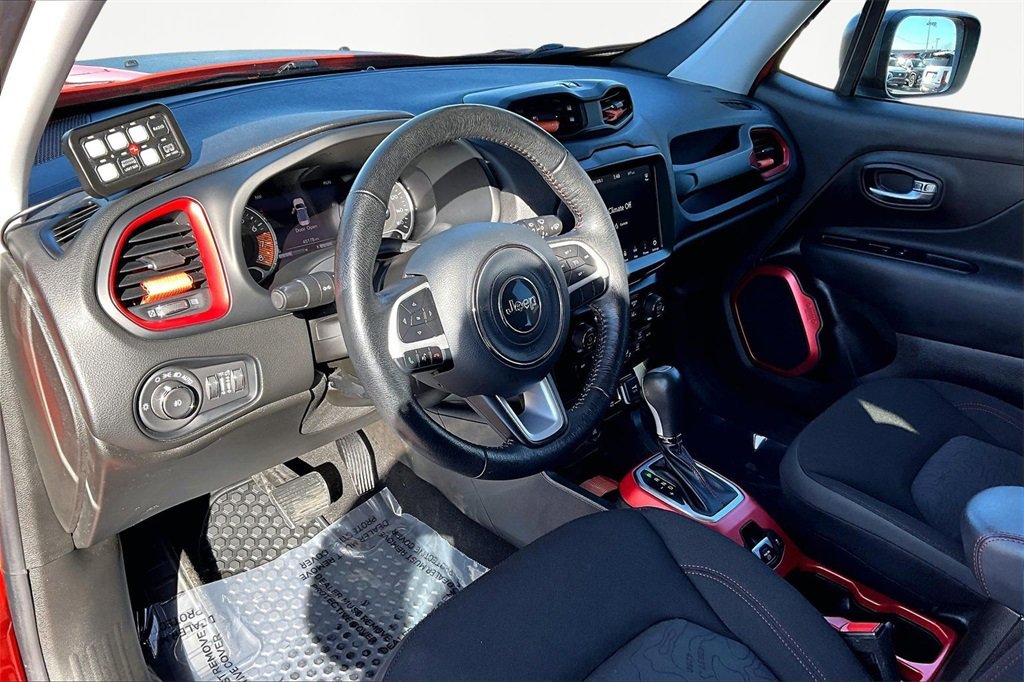 Used 2021 Jeep Renegade Trailhawk image 14