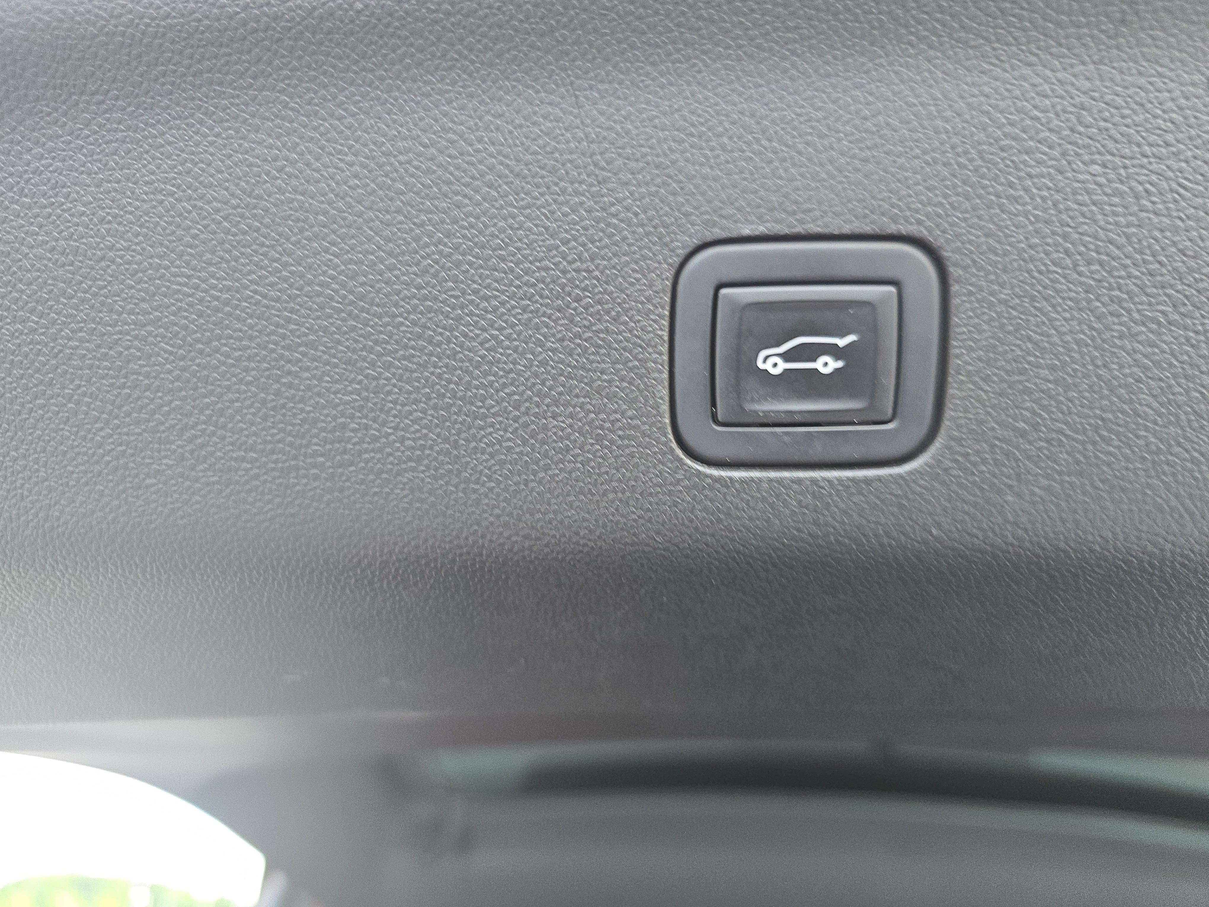 Used 2023 Chevrolet Tahoe Premier AWD/4WD image 14