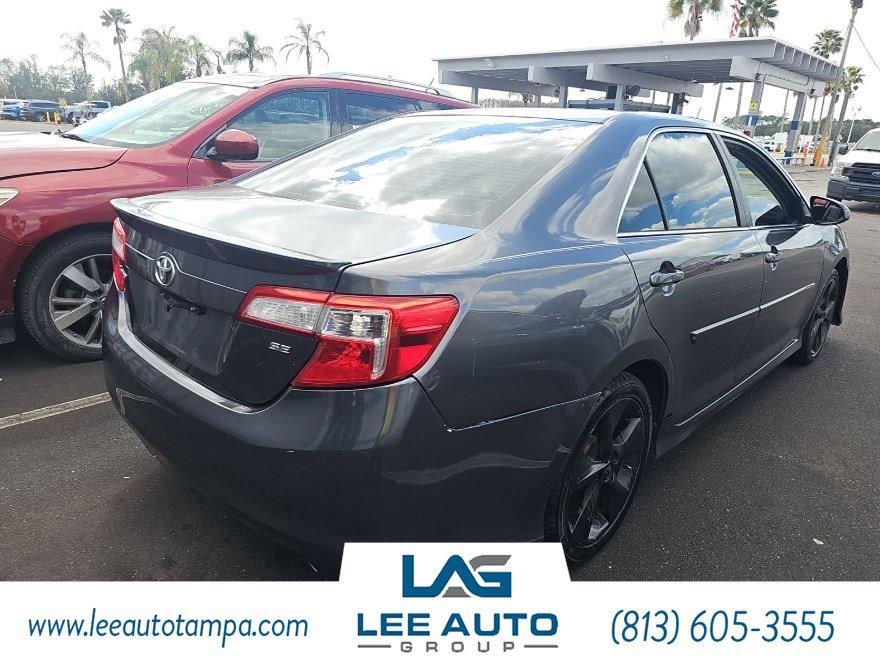 Used 2014 Toyota Camry SE image 2