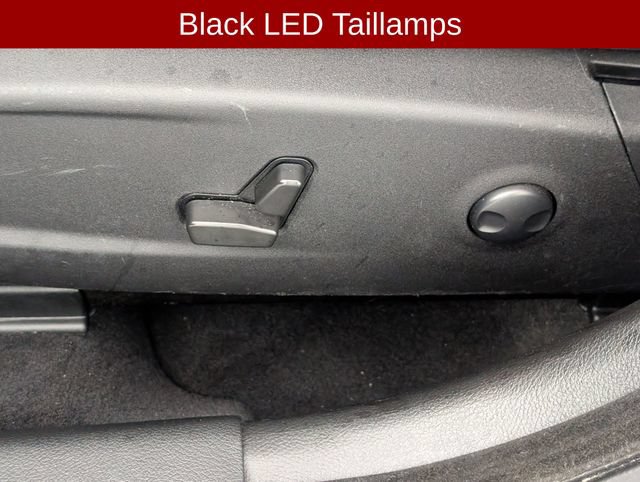 Used 2022 Chrysler 300 Touring w/ Sport Appearance Package RWD image 14