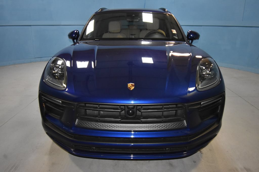Certified 2025 Porsche Macan AWD/4WD image 25