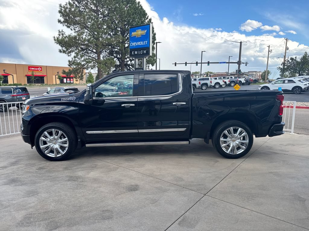 Used 2025 Chevrolet Silverado 1500 High Country w/ High Country Premium Package AWD/4WD image 2