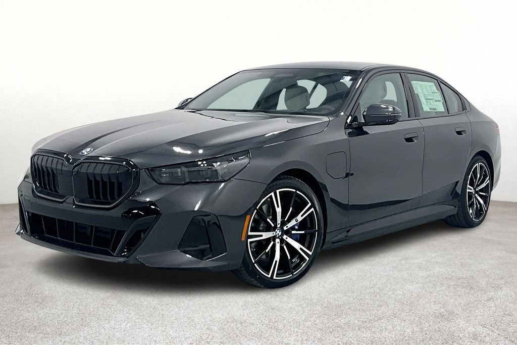 New 2026 BMW 550e xDrive AWD/4WD image 2
