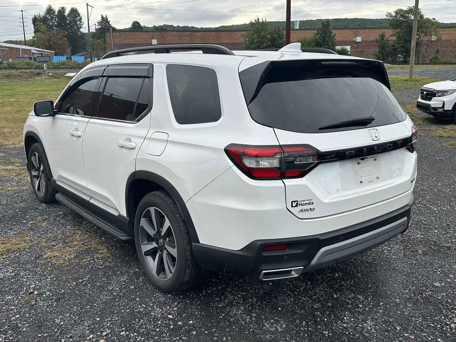Used 2024 Honda Pilot Touring image 6