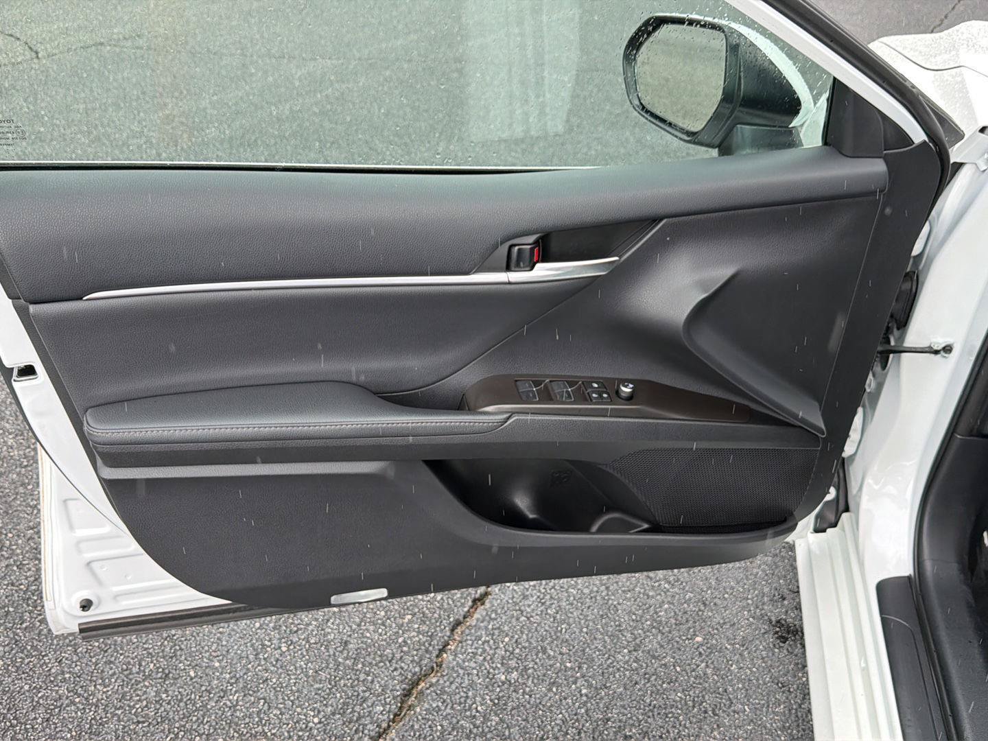 Used 2023 Toyota Camry XLE w/ Navigation Package FWD image 16