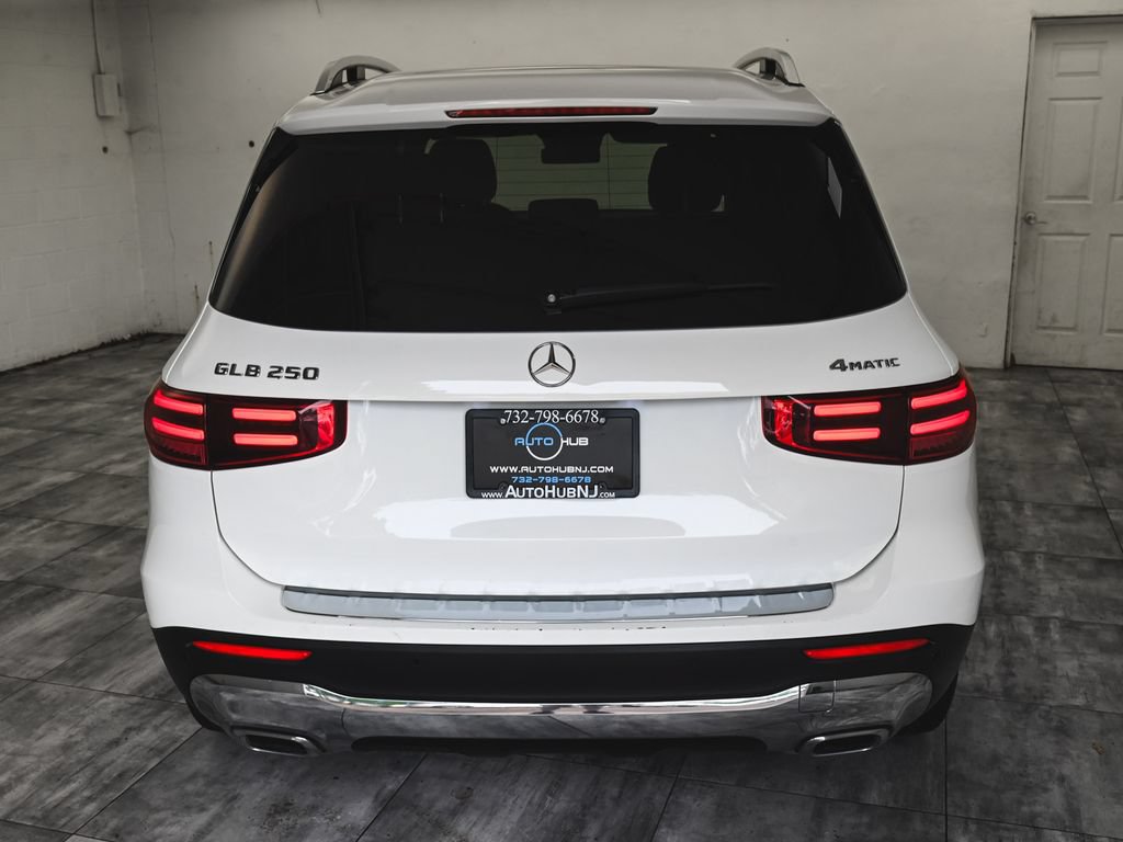 Used 2025 Mercedes-Benz GLB 250 4MATIC image 5