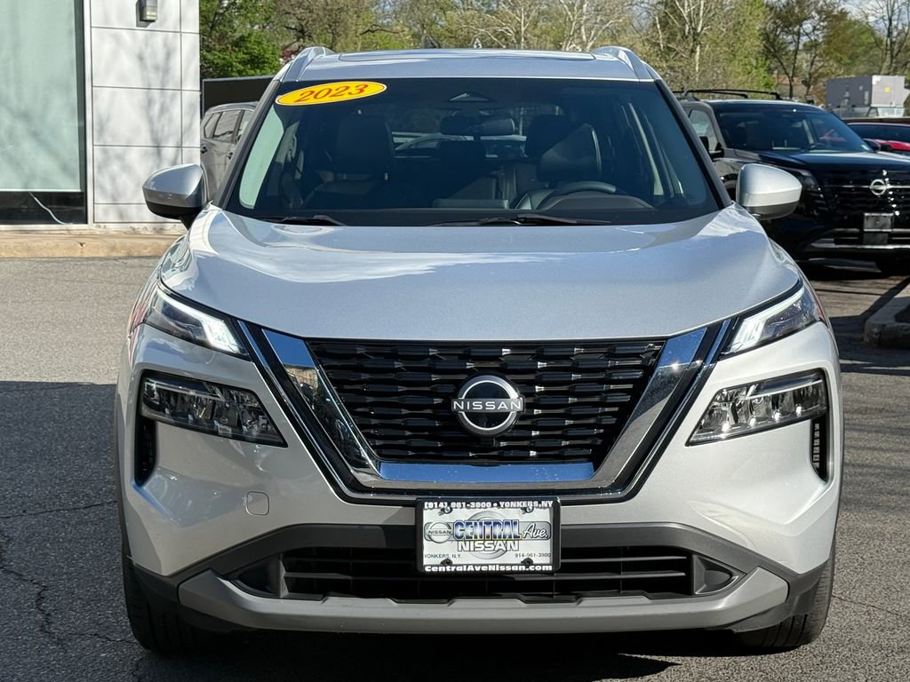 Used 2023 Nissan Rogue SV w/ SV Premium B Package AWD/4WD image 2