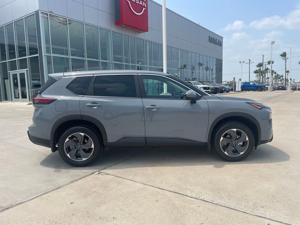 Used 2026 Nissan Rogue SV FWD image 2