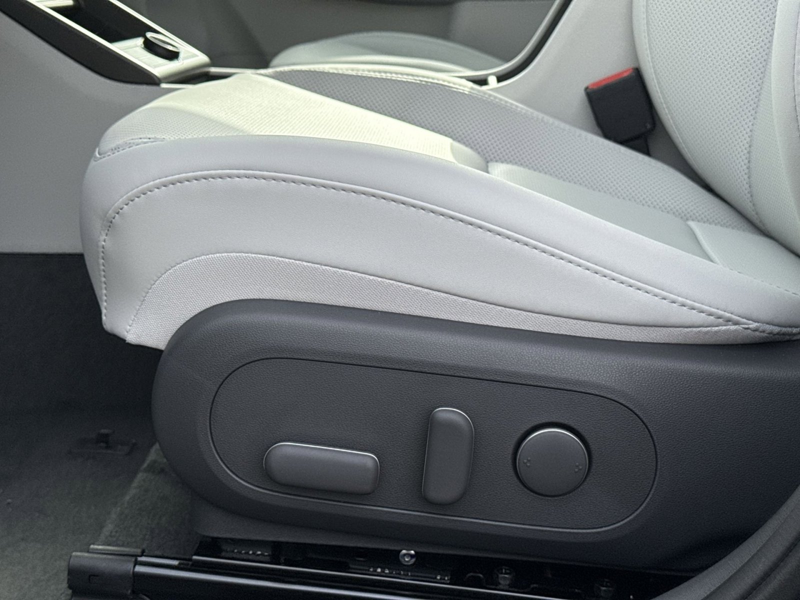 New 2026 Hyundai Kona SEL Premium image 14