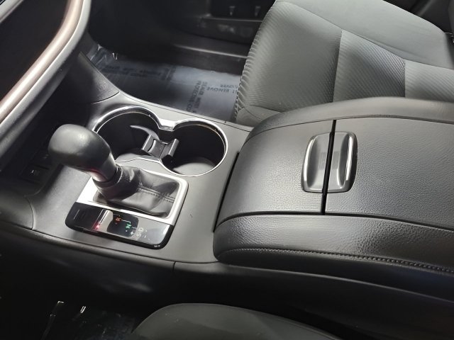 Used 2019 Toyota Highlander LE FWD image 28