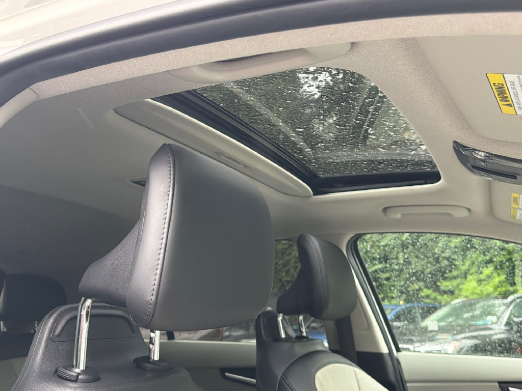 Certified 2024 Kia Niro Wave w/ Wave Preserve Package FWD image 9