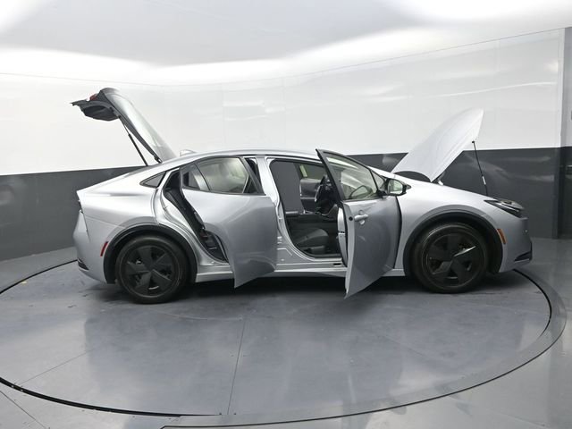 Used 2024 Toyota Prius LE image 34