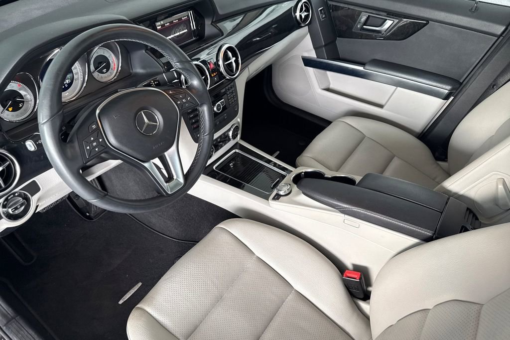 Used 2014 Mercedes-Benz GLK 350 4MATIC image 3