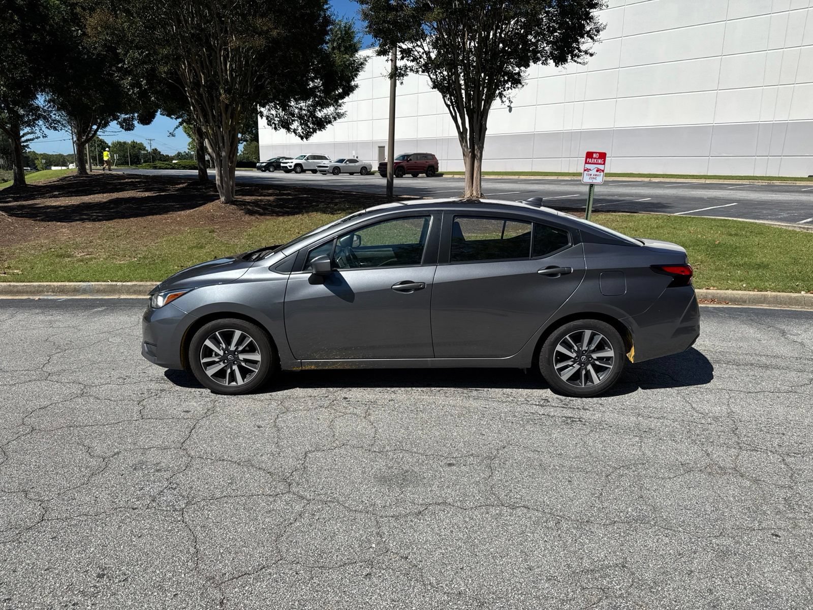 Used 2024 Nissan Versa SV FWD image 2