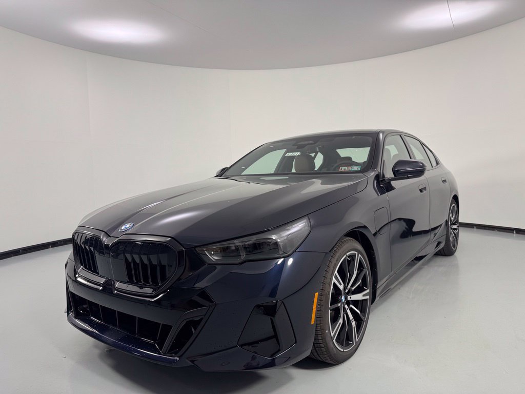 New 2027 BMW 550e xDrive AWD/4WD image 3