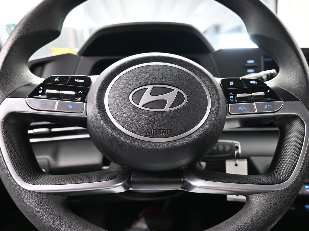 Used 2024 Hyundai Elantra SE FWD image 21
