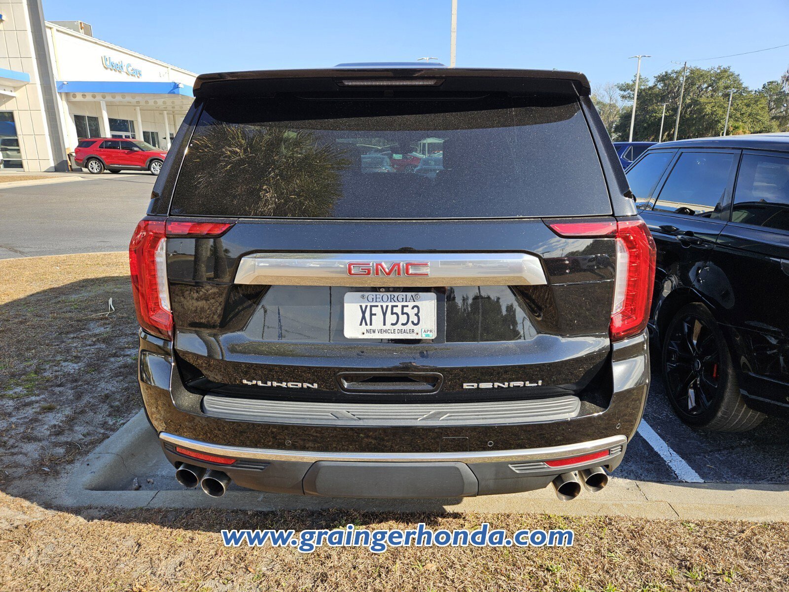 Used 2021 GMC Yukon Denali w/ Denali Premium Package image 8