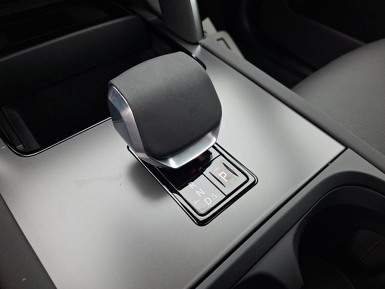 New 2026 Land Rover Discovery Sport Landmark image 13