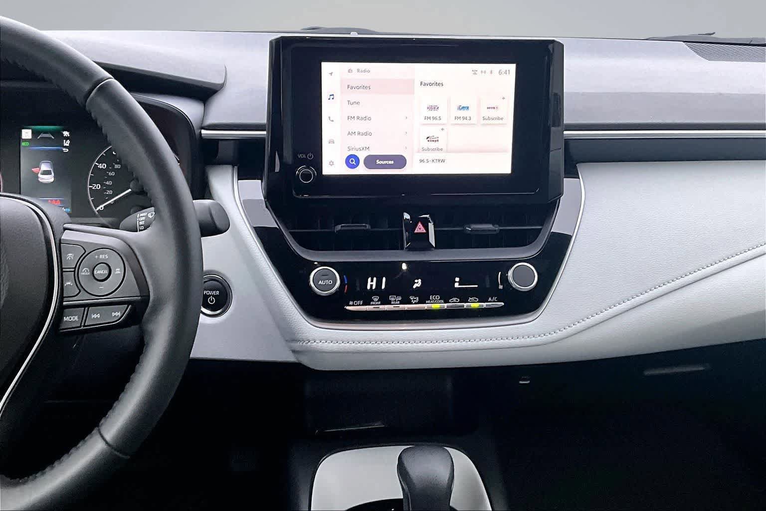 Used 2025 Toyota Corolla SE w/ Convenience Package FWD image 16