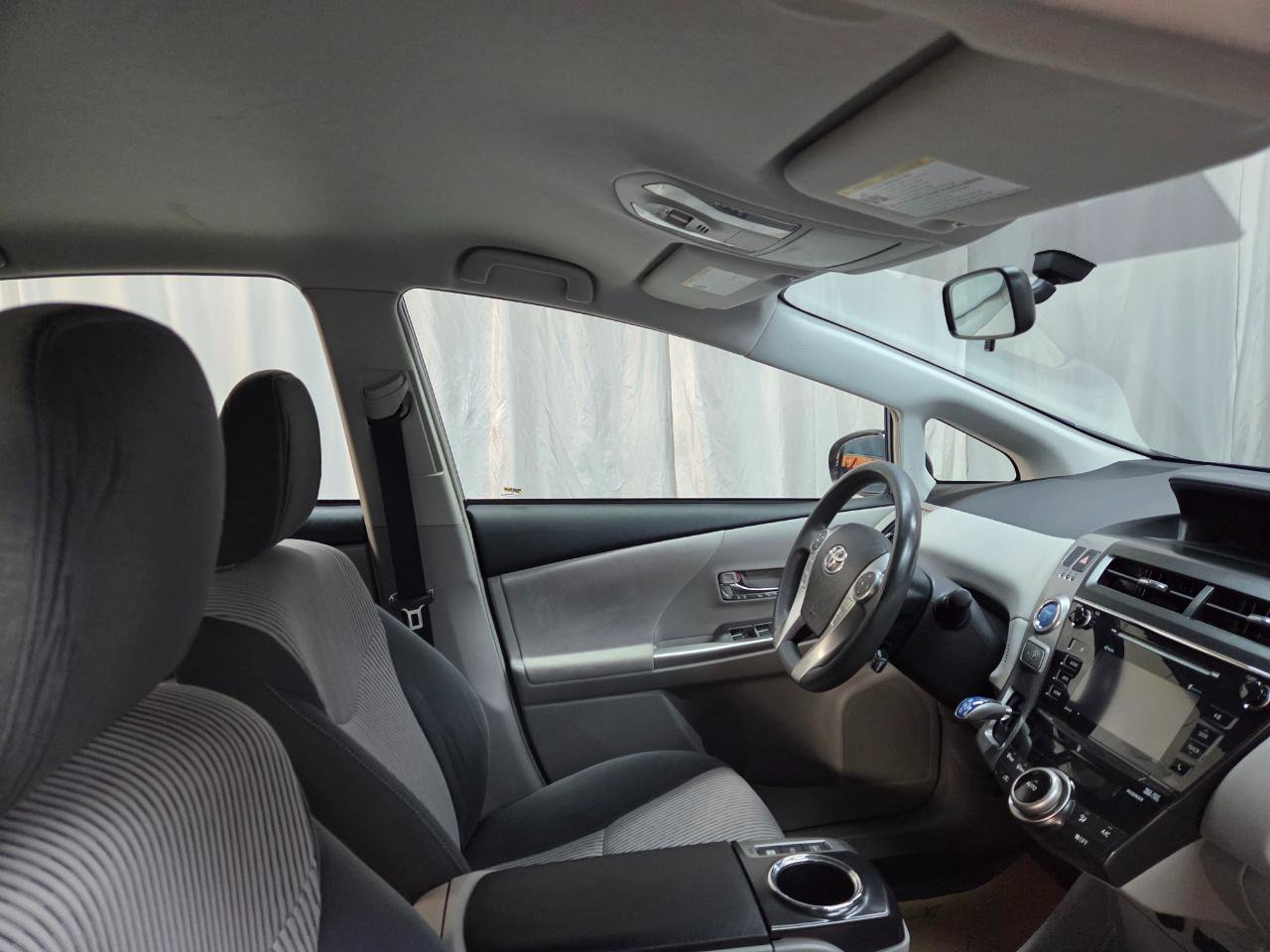 Used 2017 Toyota Prius V Three image 27