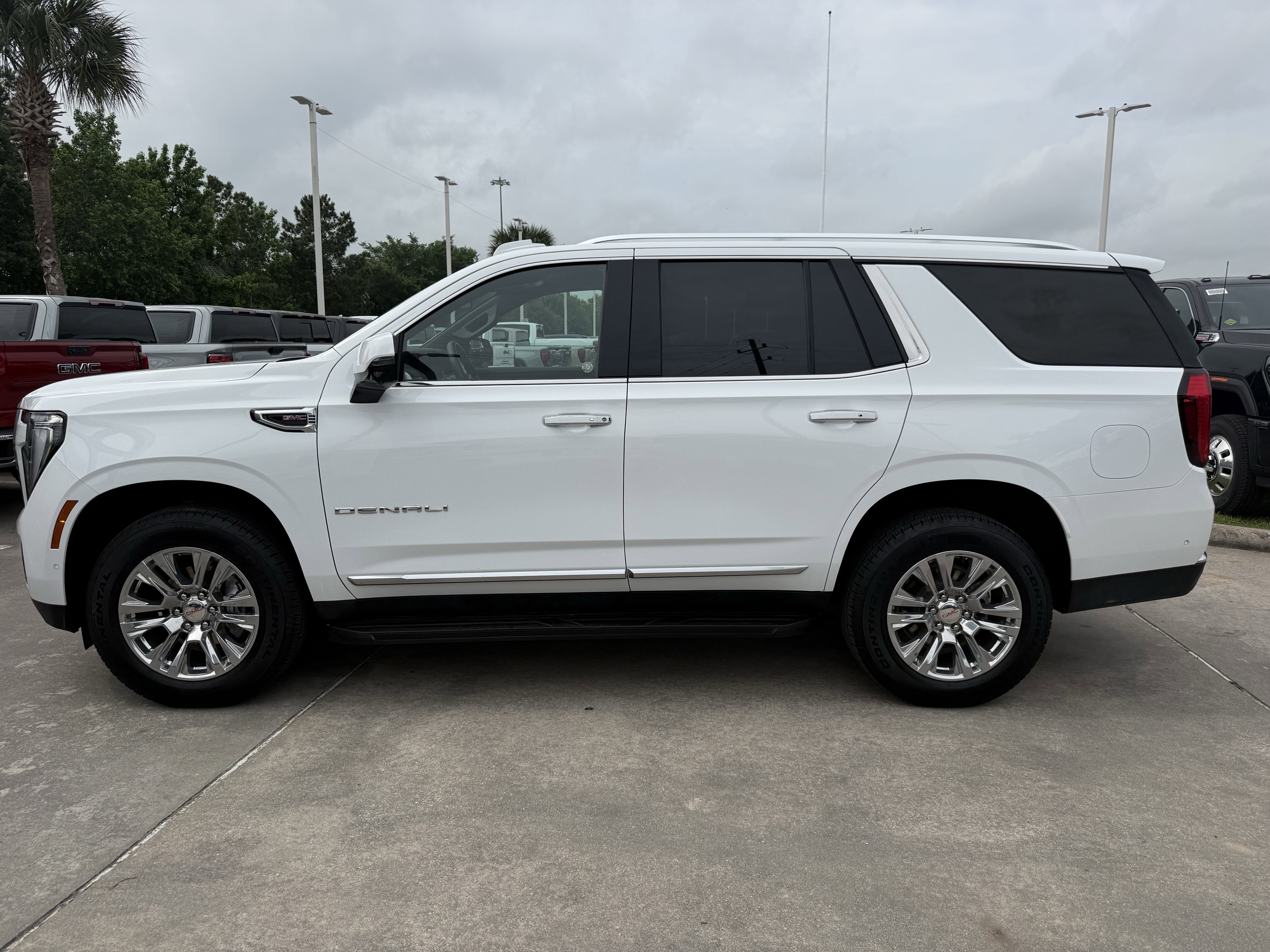 Used 2025 GMC Yukon Denali AWD/4WD image 8