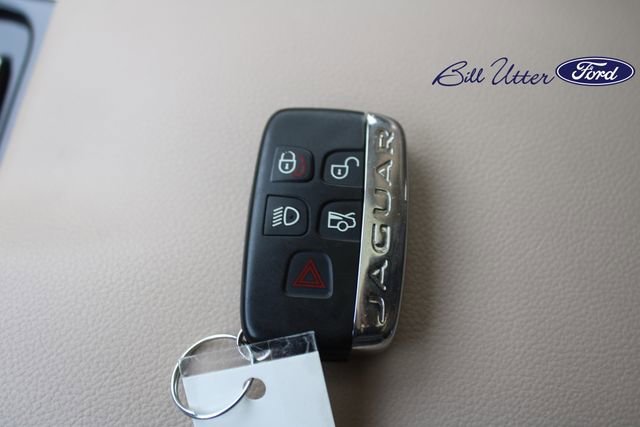 Used 2016 Jaguar XF Premium RWD image 27