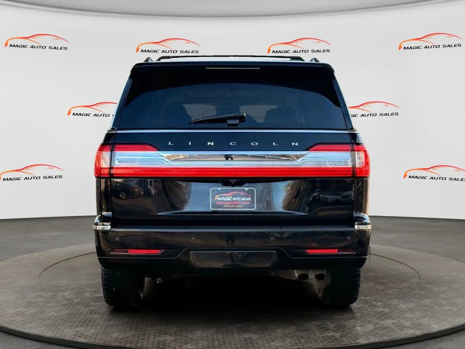 Used 2018 Lincoln Navigator L Reserve w/ Technology Package image 8