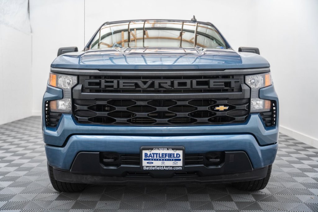 Used 2024 Chevrolet Silverado 1500 Custom AWD/4WD image 2