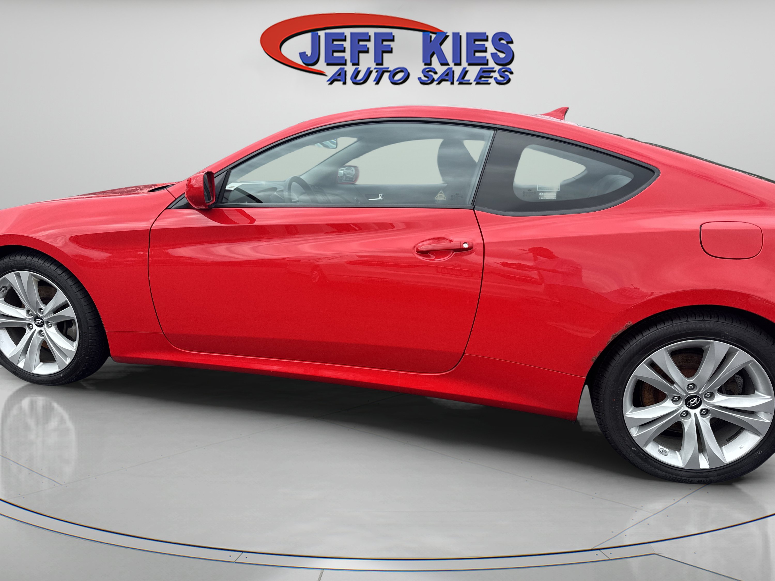 Used 2010 Hyundai Genesis 3.8 RWD image 8
