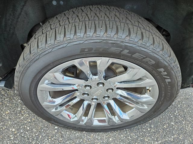 Used 2018 Cadillac Escalade Premium Luxury w/ LPO, Radiant Package AWD/4WD image 14