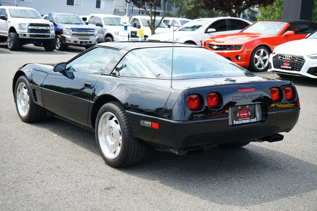 Used 1995 Chevrolet Corvette Coupe image 3