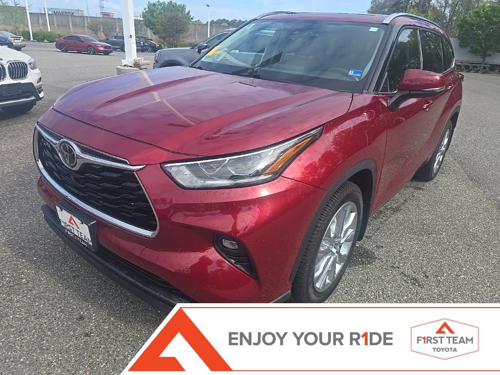 Used 2022 Toyota Highlander Limited image 1