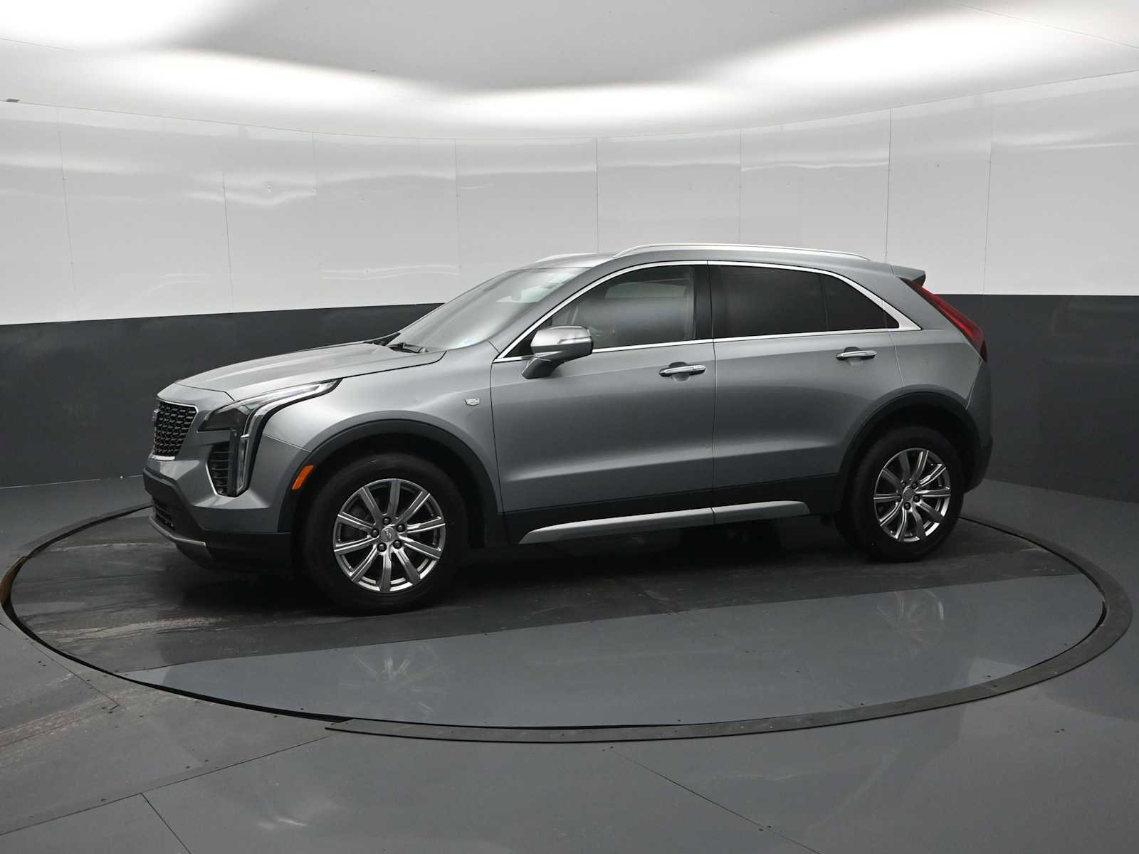 Used 2023 Cadillac XT4 Premium Luxury image 4