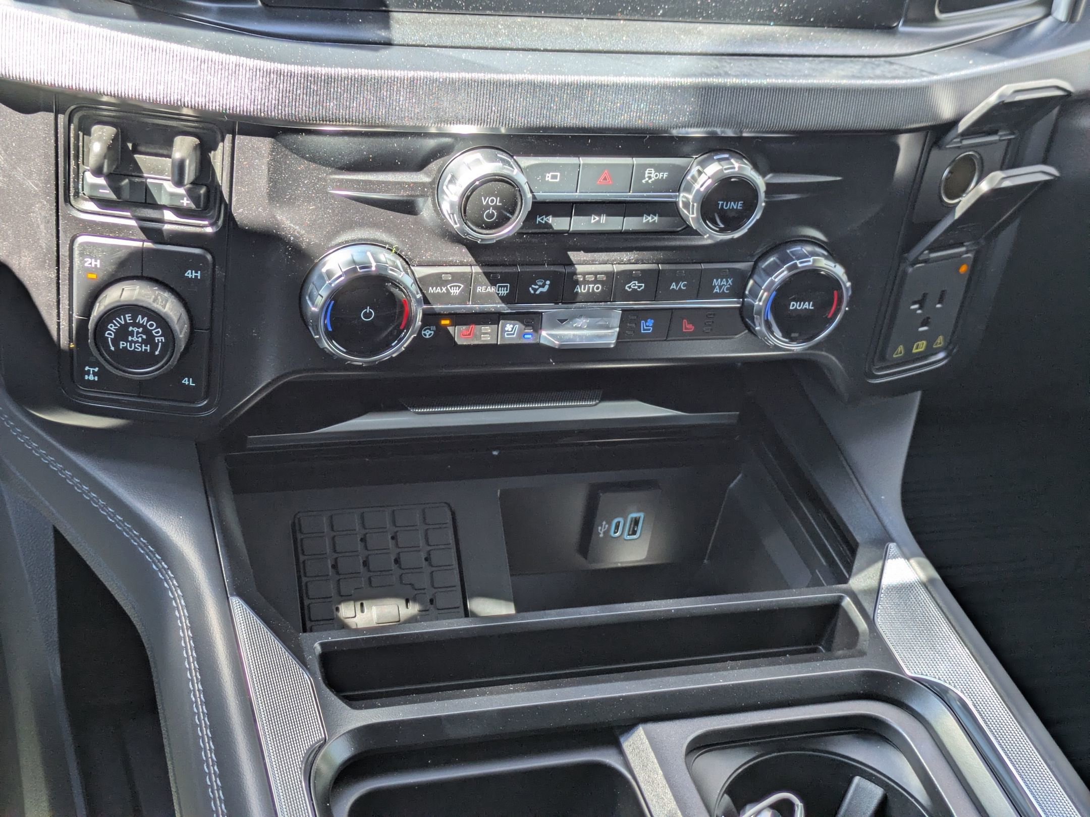 New 2026 Ford F350 Platinum w/ Tremor Off-Road Package image 22