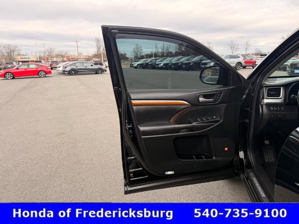 Used 2017 Toyota Highlander Limited image 15