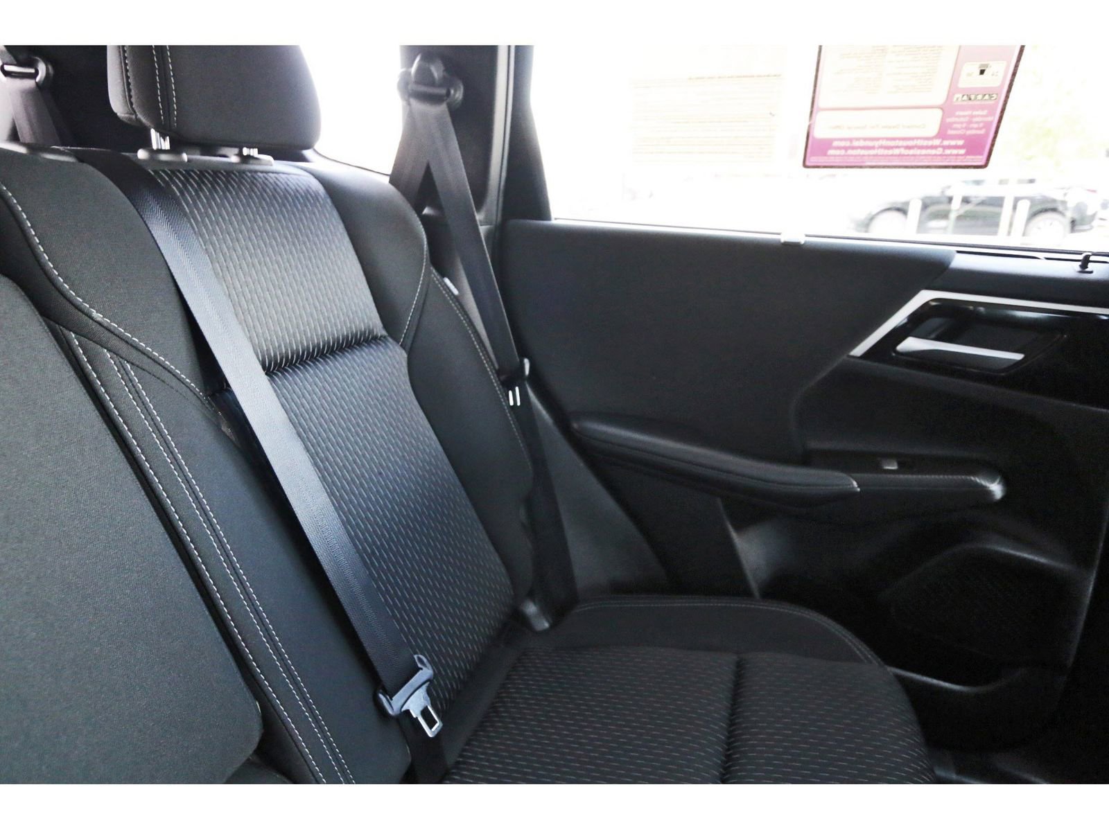 Used 2024 Mitsubishi Outlander ES image 14