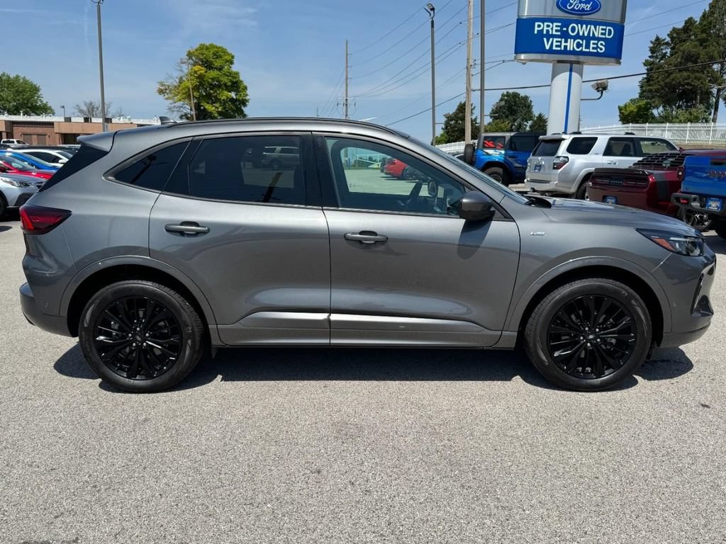 Used 2023 Ford Escape ST-Line Elite w/ Premium Technology Package AWD/4WD image 2