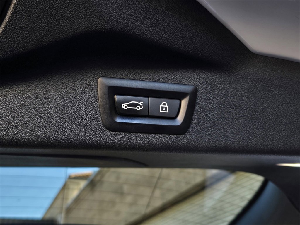 Used 2022 BMW X7 xDrive40i w/ M Sport Package image 39