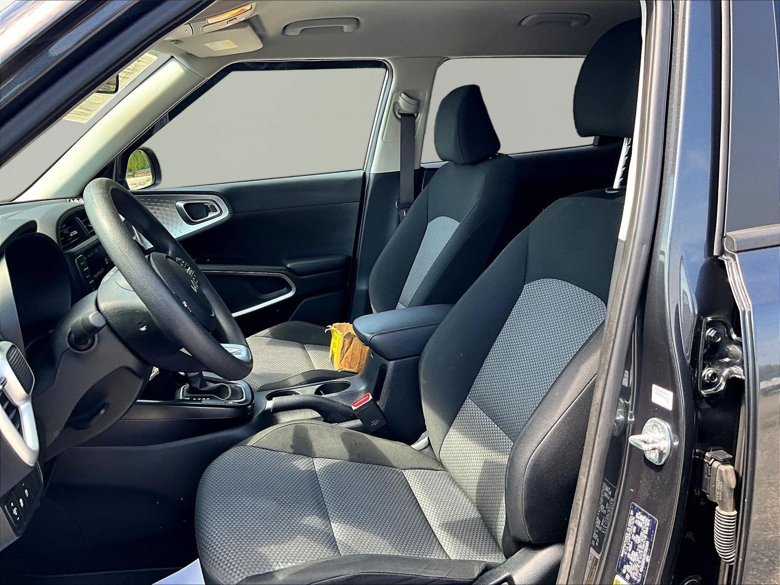 Used 2025 Kia Soul LX w/ LX Technology Package FWD image 21