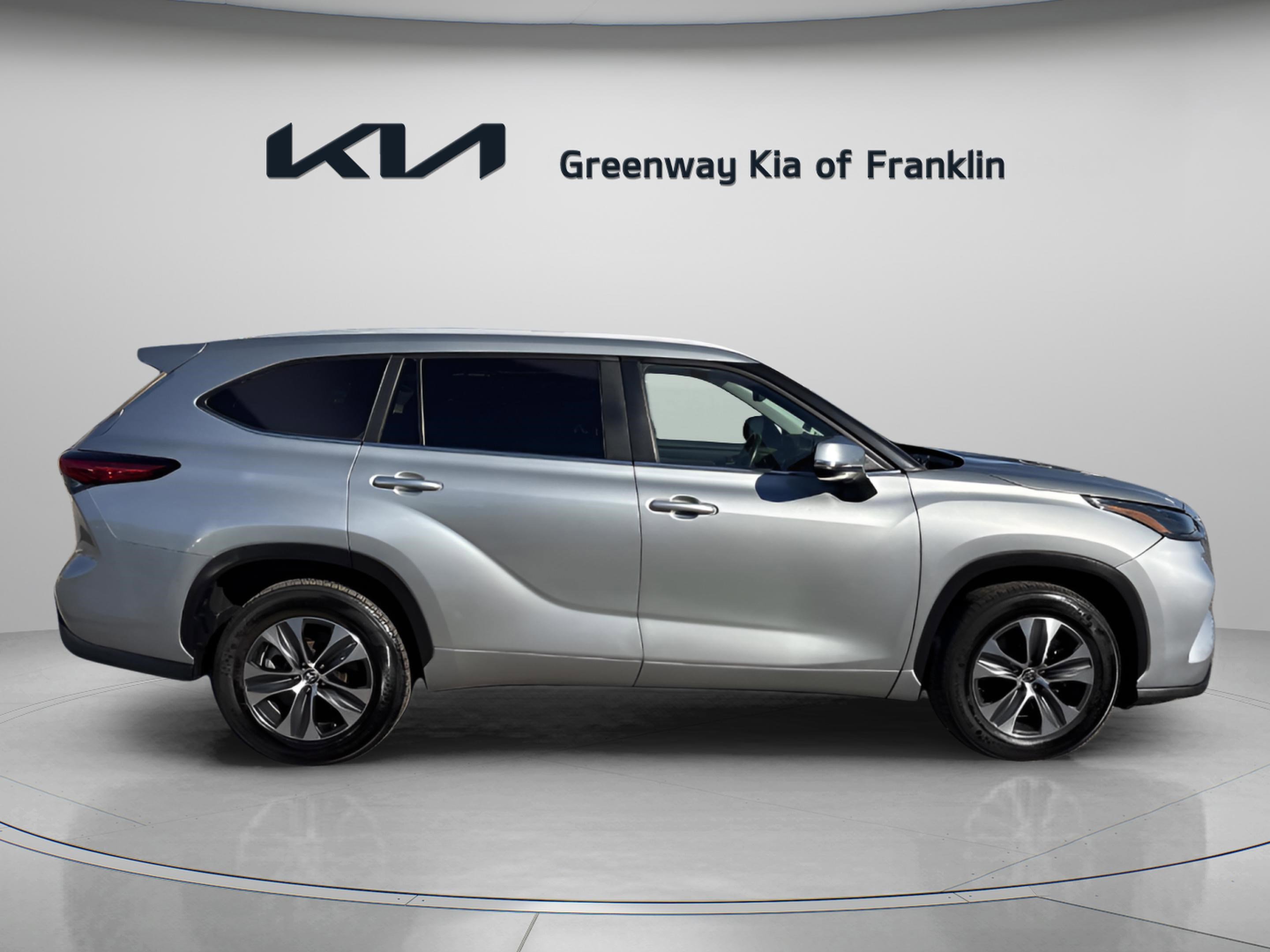 Used 2023 Toyota Highlander XLE image 8