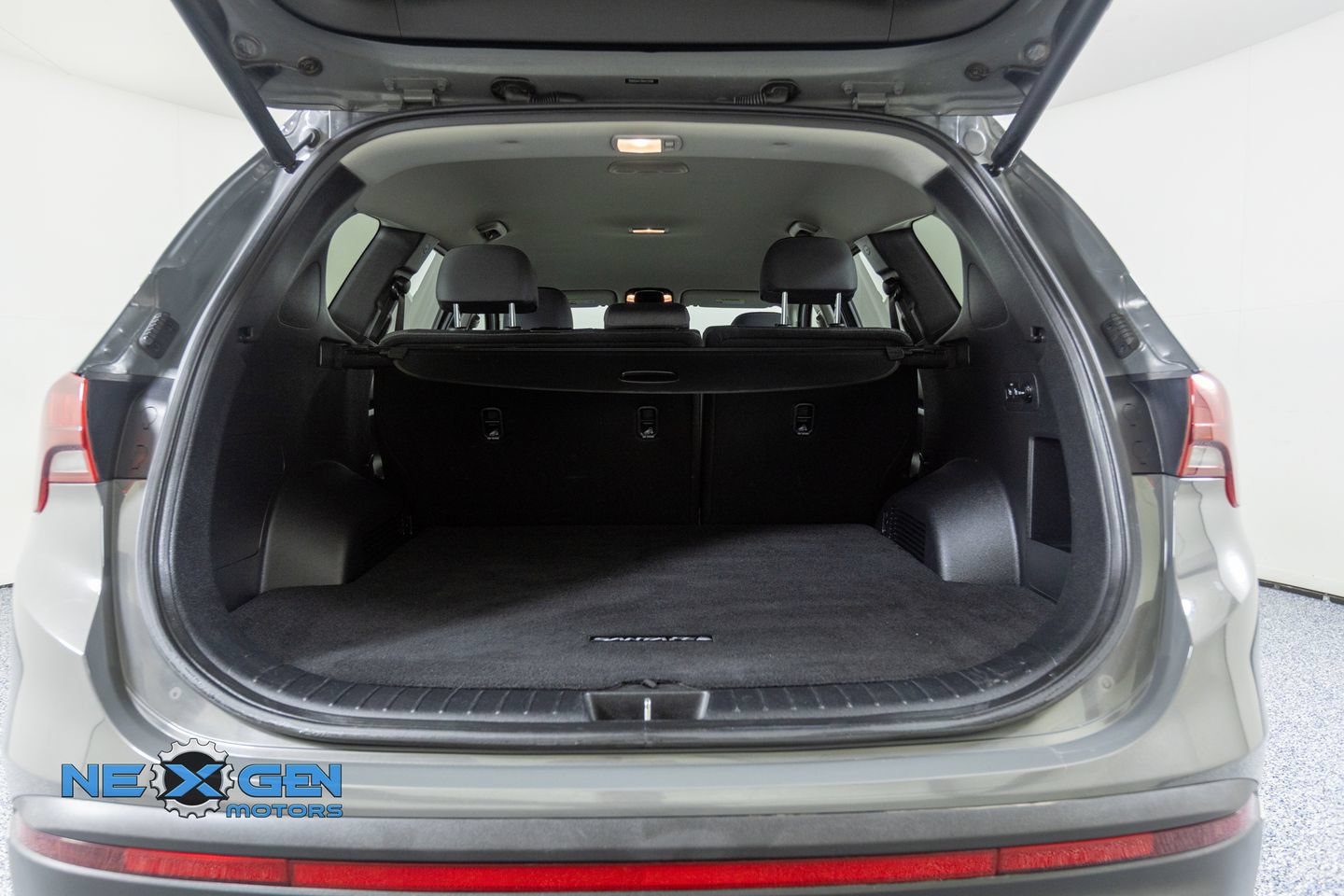 Used 2022 Hyundai Santa Fe SEL w/ Convenience Package FWD image 46