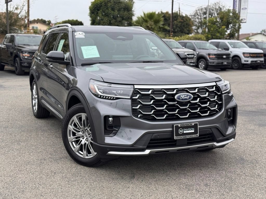 Used 2026 Ford Explorer Platinum RWD image 2