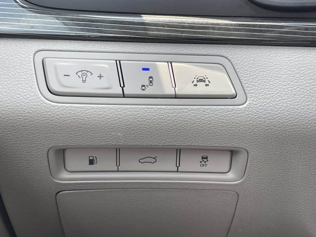 Used 2019 Hyundai Sonata Limited w/ Ultimate Package 02 FWD image 19