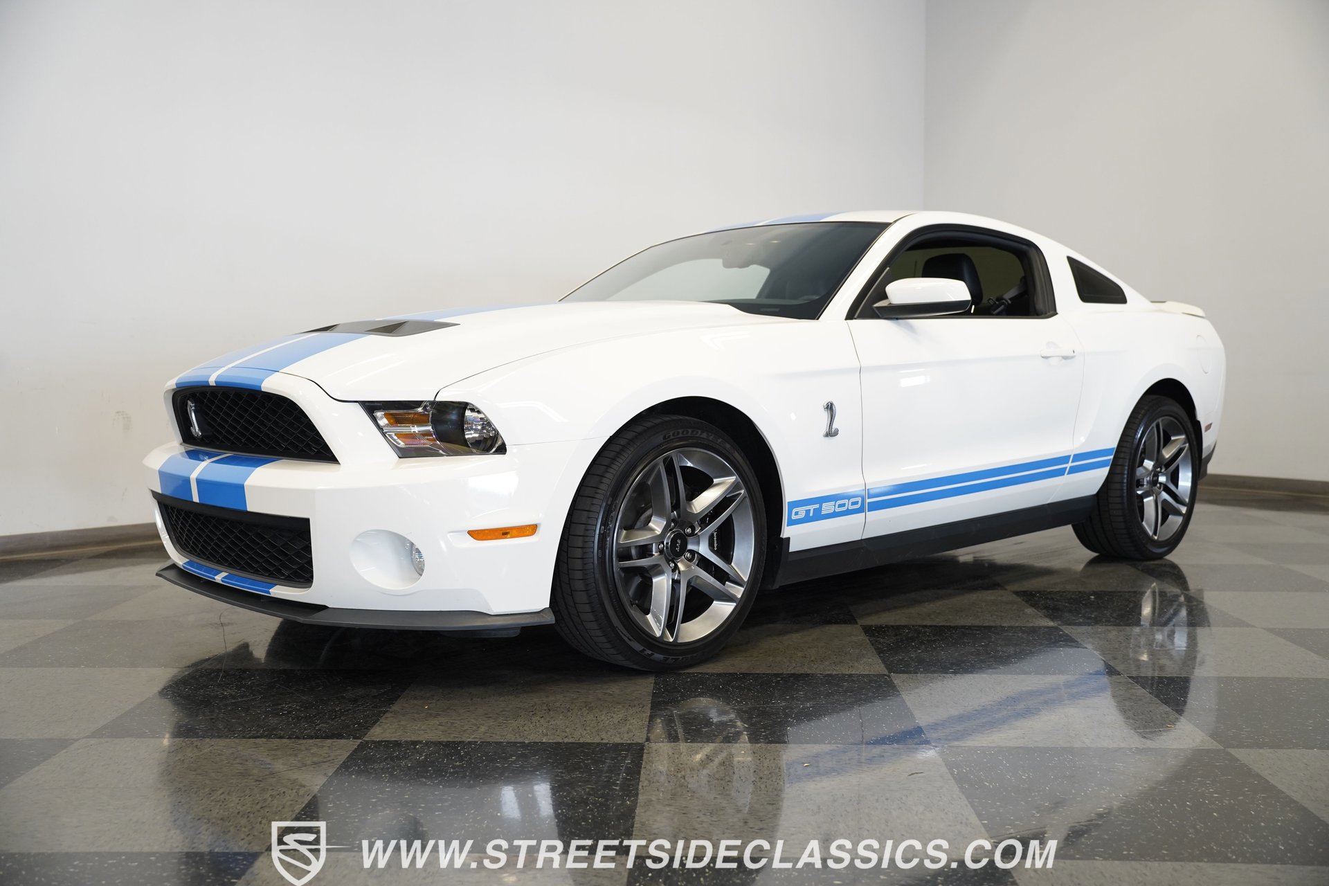 Used 2010 Ford Mustang Shelby GT500 image 6
