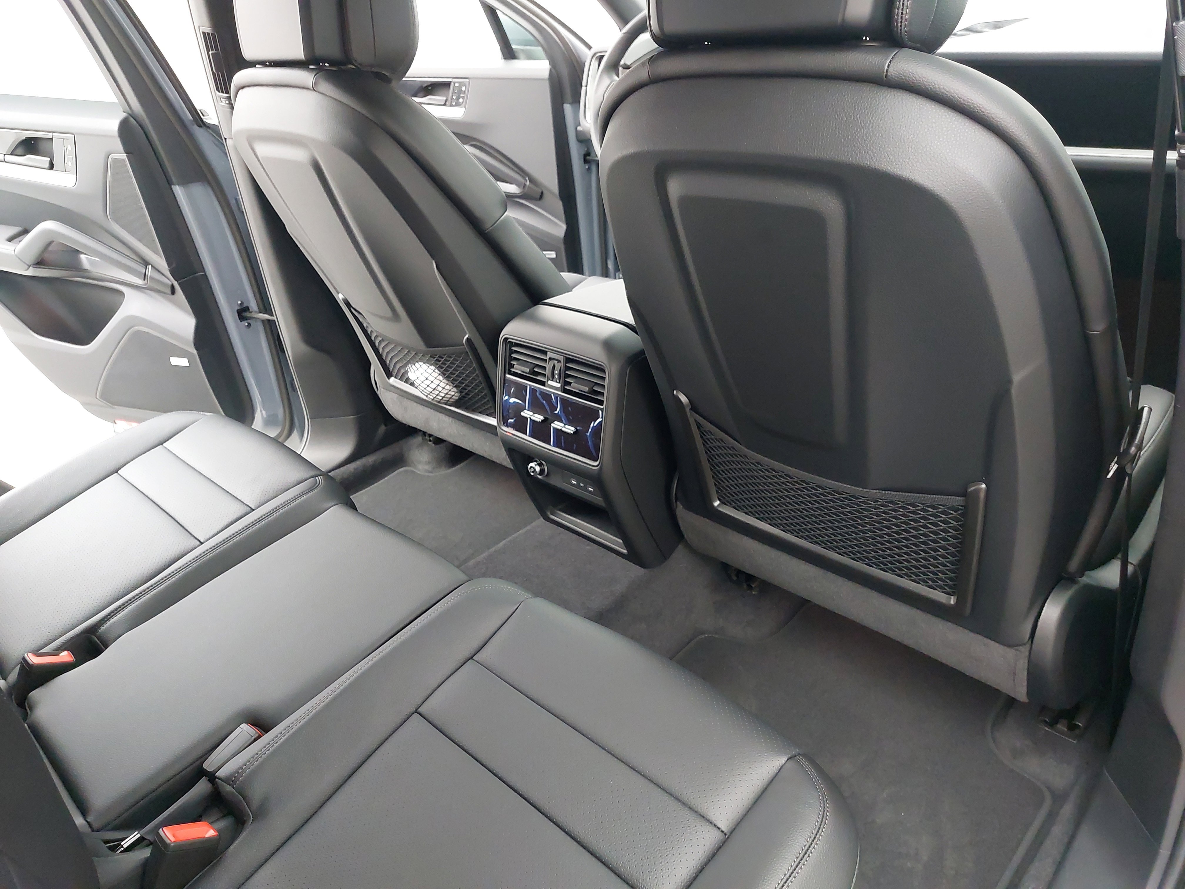 New 2026 Porsche Cayenne image 13