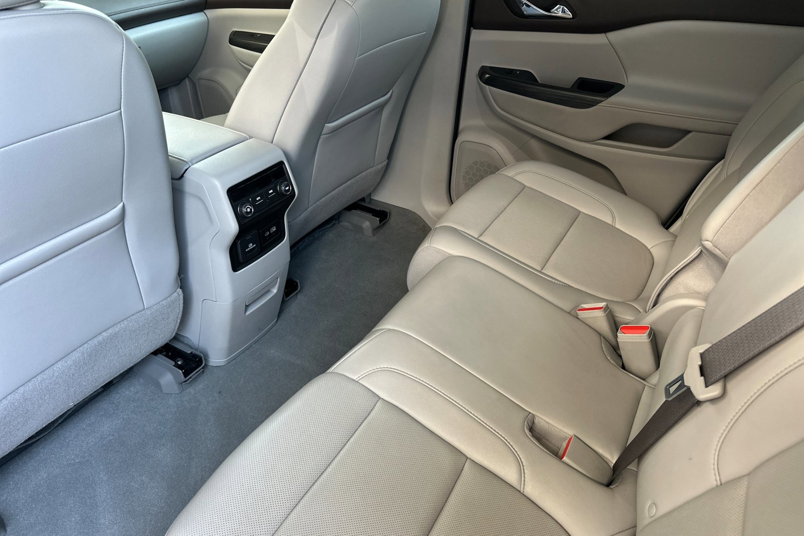 Certified 2023 GMC Acadia SLT image 12