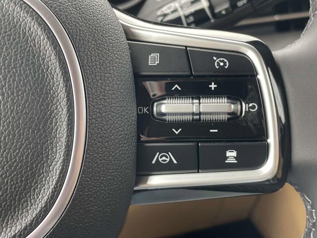 Used 2024 Kia Carnival EX image 23